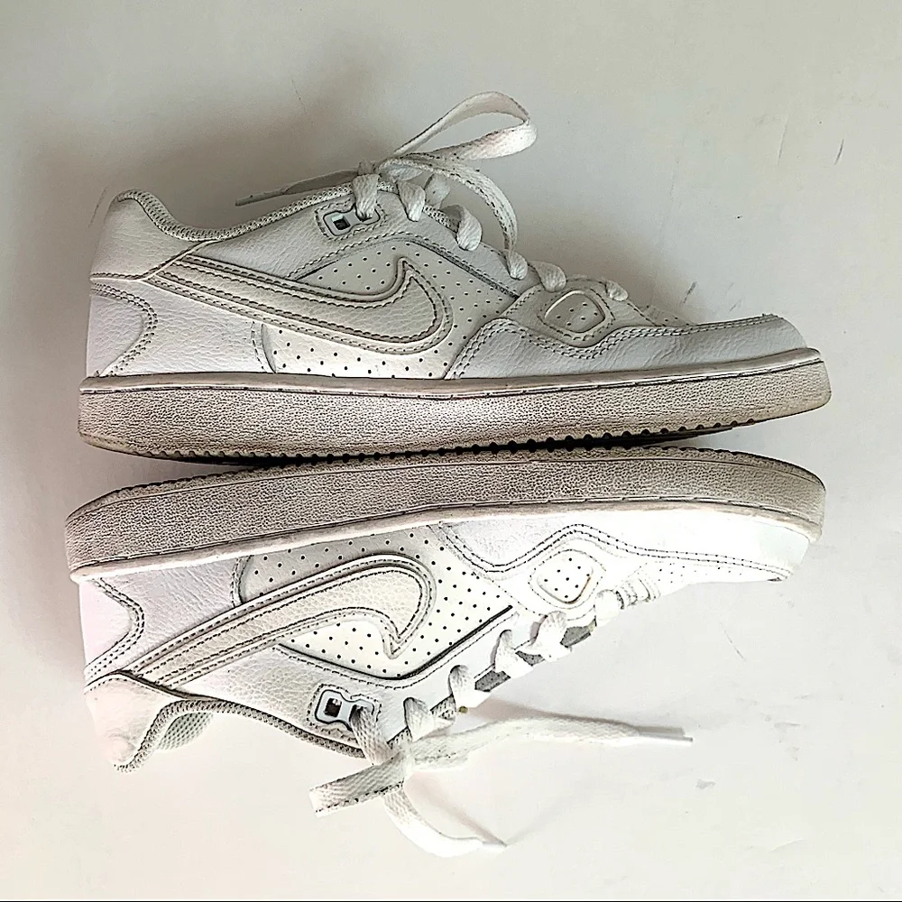 Nike Force white unisex sneakers Size 5.5Y is equivalent to a women’s size 6.5-7